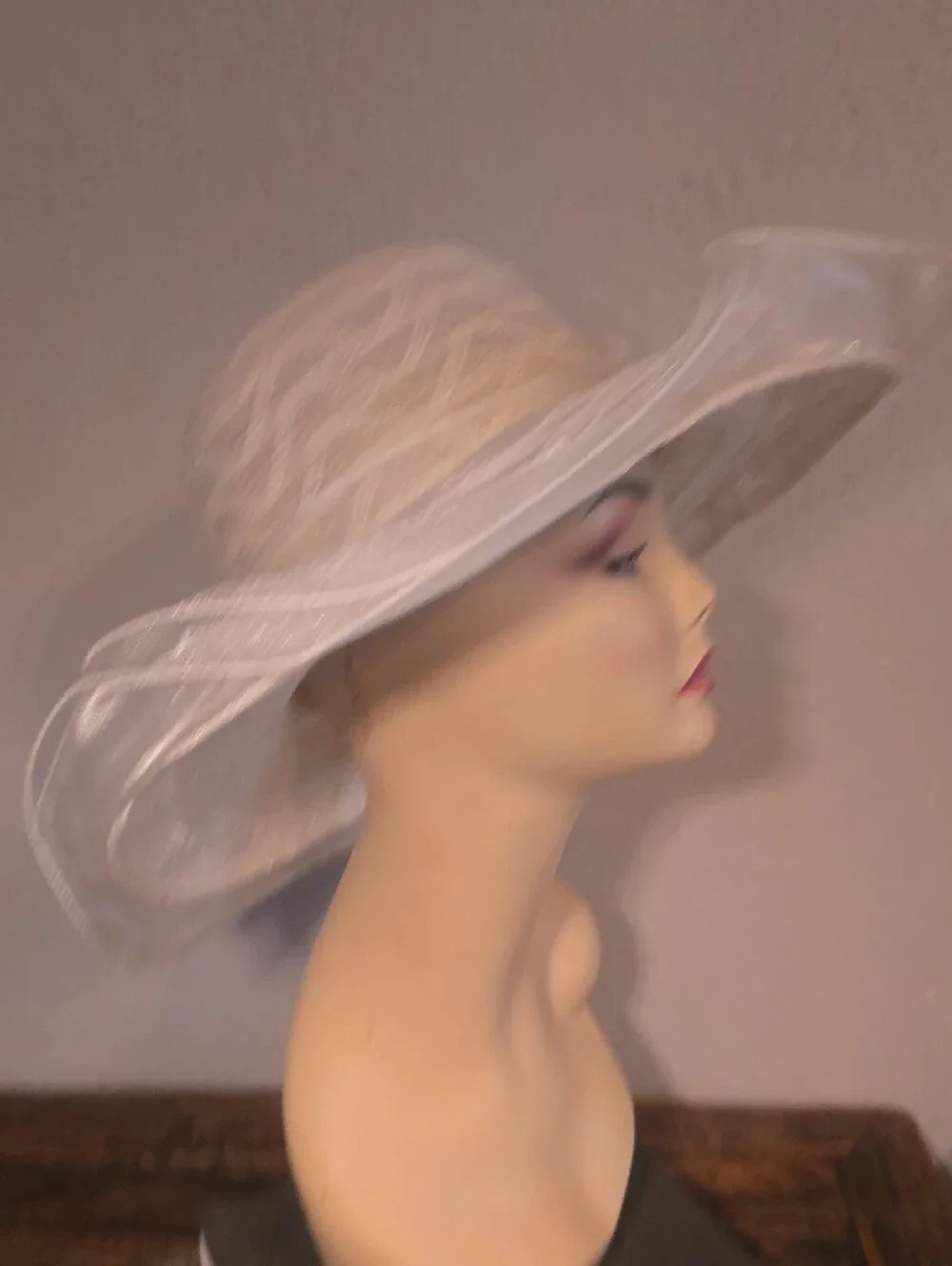 VElegant White Wide-Brim Dress Hat with Decorative Bow VINTAGE